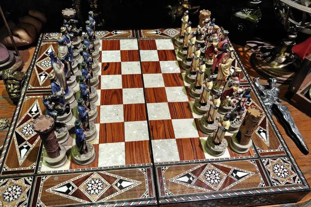 In the library of Chernyakhovsk appeared a robot chess player with an AI-trainer