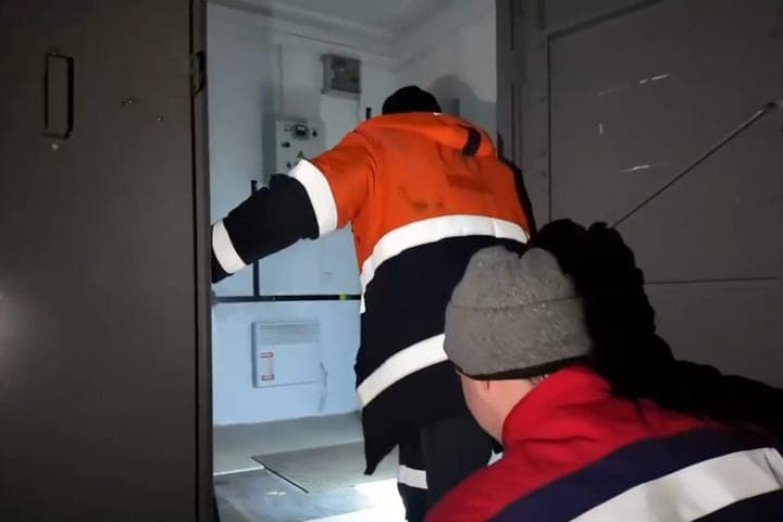In Janino by 23:00 on October 19, the network company included all houses
