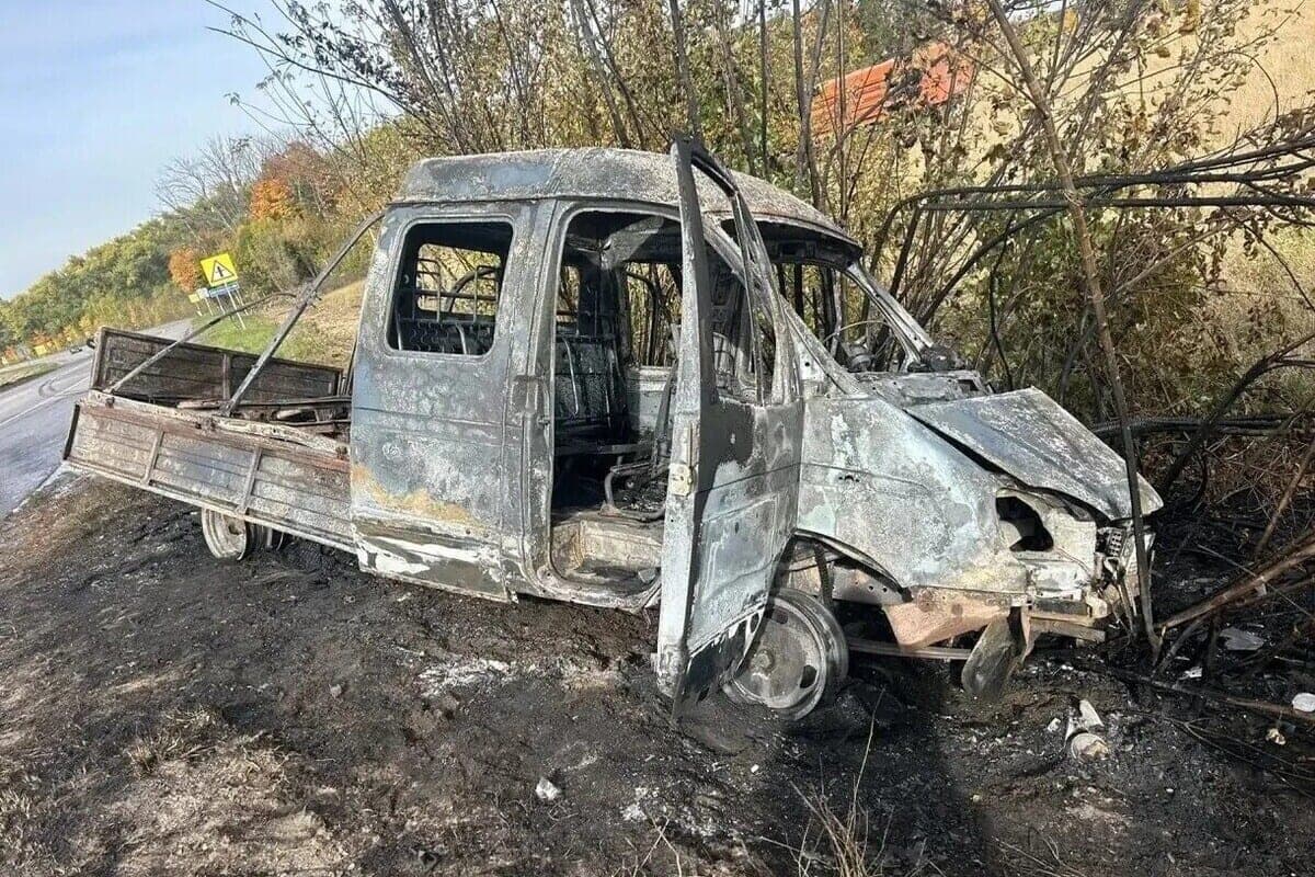 В Воронежской области «ГАЗель-фермер» врезалась в грузовик: два человека в больнице