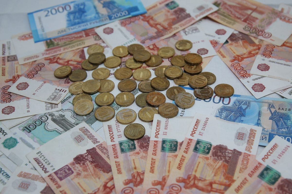 Цены растут, а рубль укрепляется: парадоксы октябрьской экономики