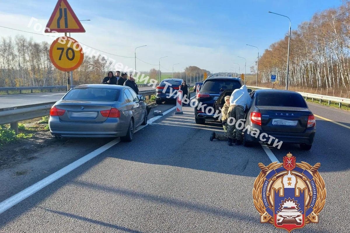 Ein 16-jähriger Passagier wurde bei einem Kettenunfall auf der Autobahn M-4 in der Nähe von Tula verletzt