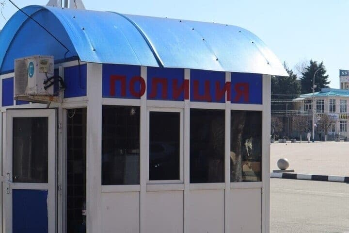 В Сочи волонтеры очистили улицы двух районов от рекламы запрещённых веществ