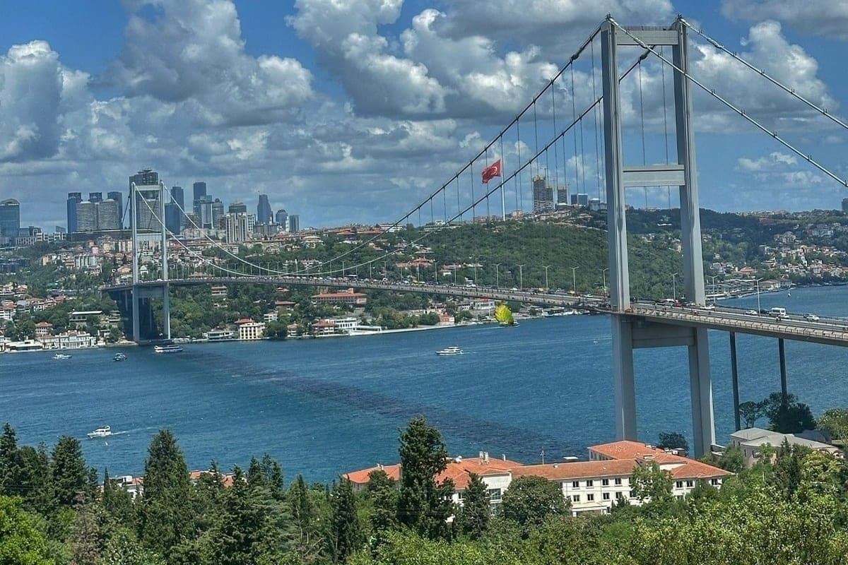 Where in Istanbul ends Europe and whether to go to the Asian coast