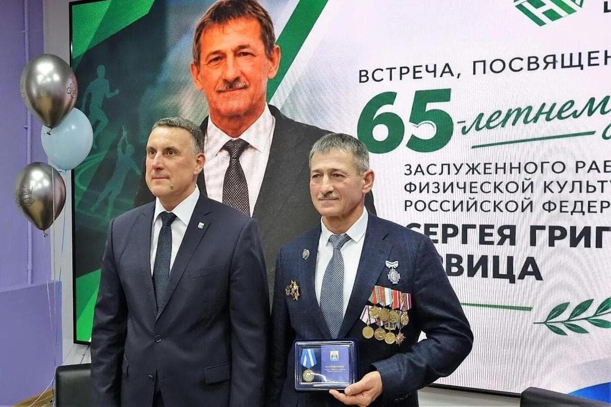 В Великом Новгороде поздравили с 65-летием тренера Сергея Эрвица