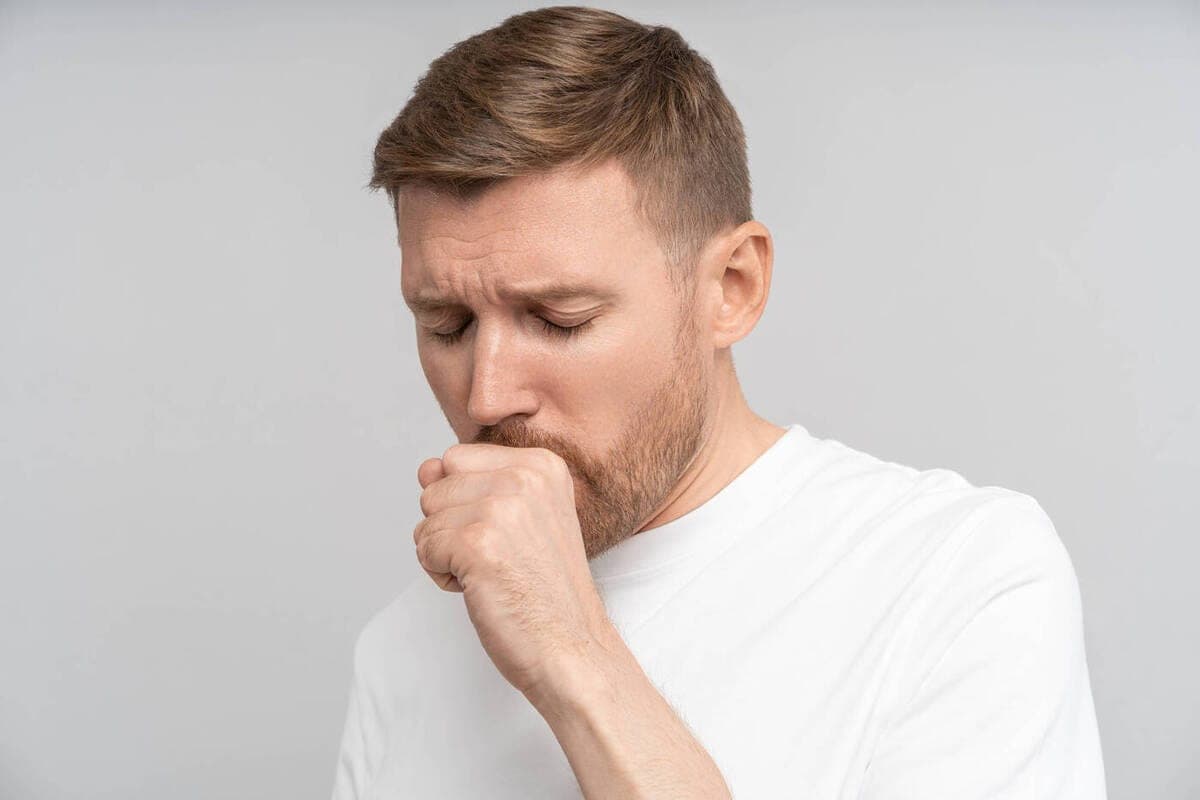أجهزة الاستنشاق والخردل والبرتقال: وصف الطبيب الأخطاء الرئيسية في معالجة السعال