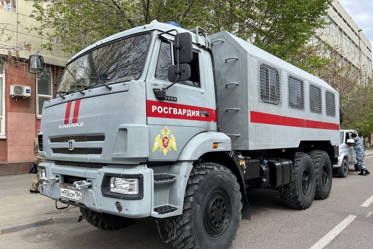 В Саратове патруль Росгвардии с погоней остановил лихача