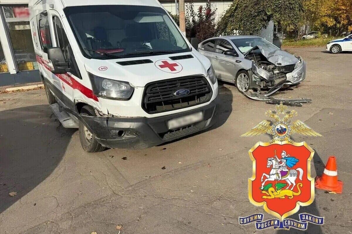 Фельдшеры «скорой помощи» пострадали в ДТП в Подмосковье