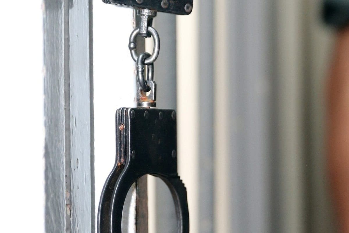 Заведено дело против поджигателя вагончиков с людьми