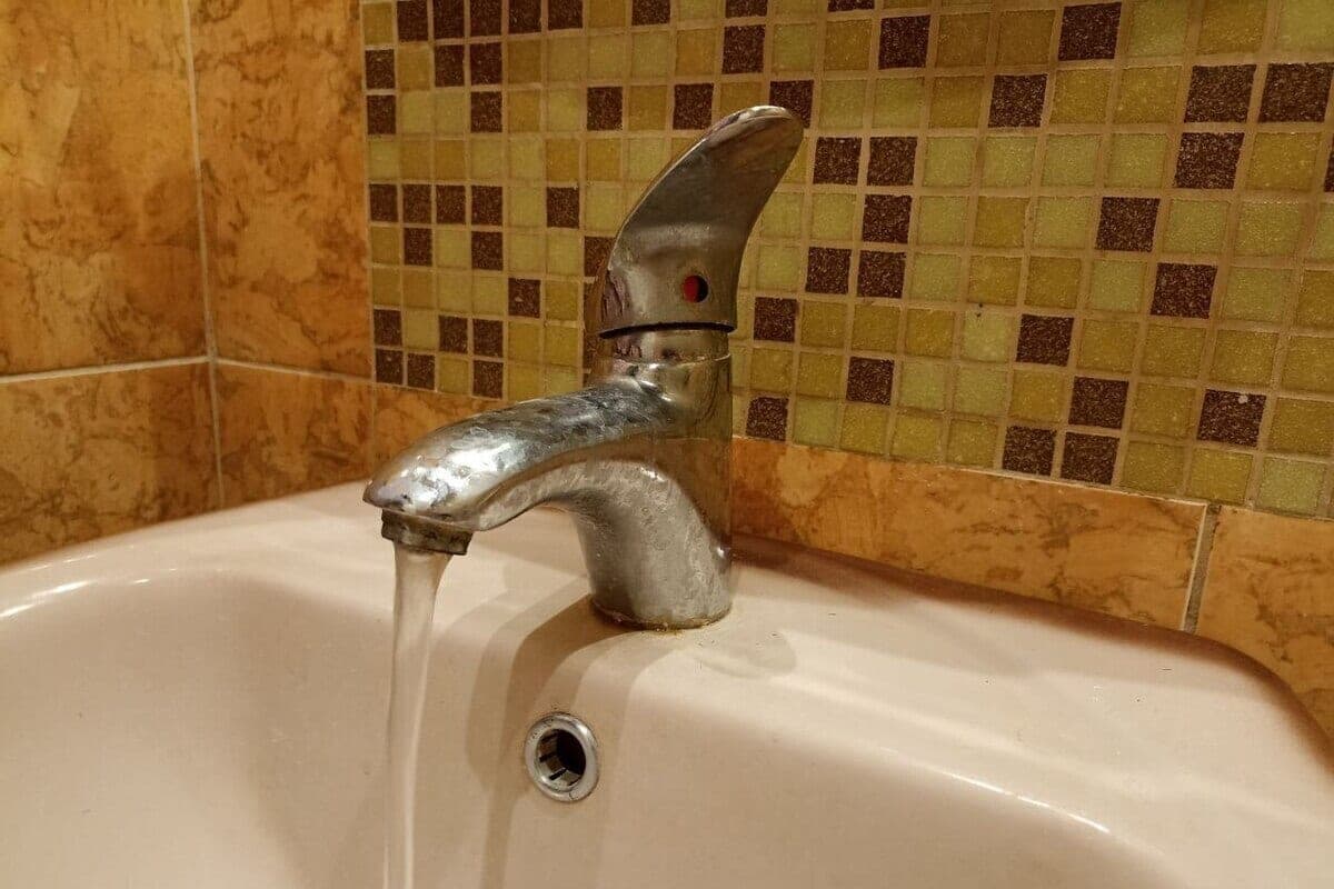 In the taps of the Nikolsk center for orphans found “abnormal” water