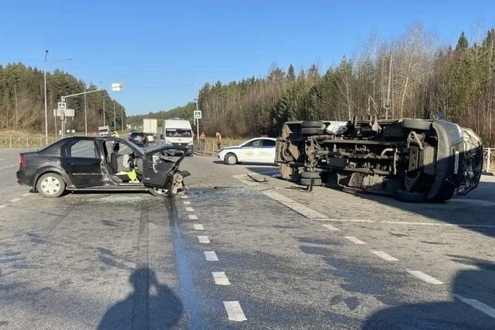В ДТП с участием легковушки и «Газели» пострадали 8 человек и 2 погибли в Кировской области
