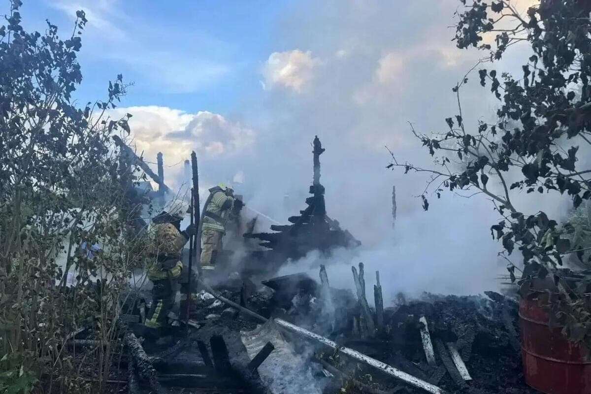 Ленинградские спасатели за сутки потушили 16 пожаров и оказали помощь в 6 ДТП