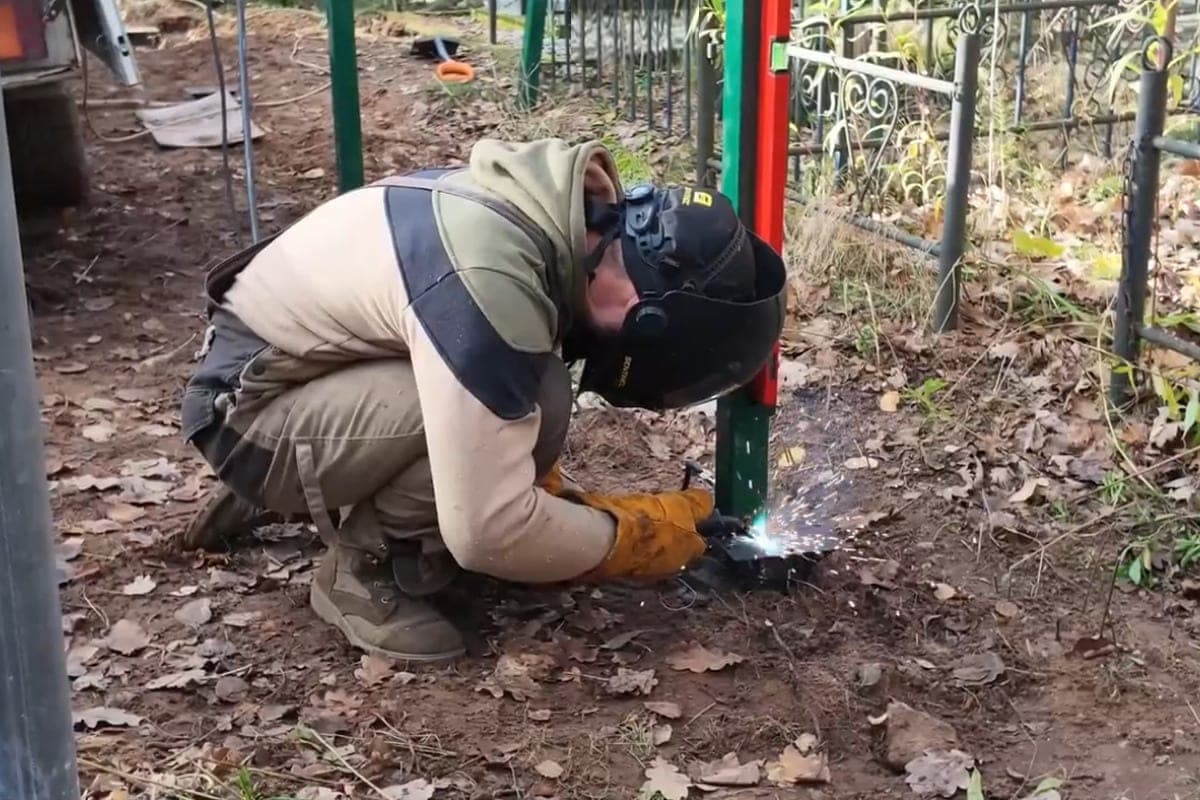 Alrededor del cementerio de Derevyanitsky en Veliky Novgorod instalará una cerca