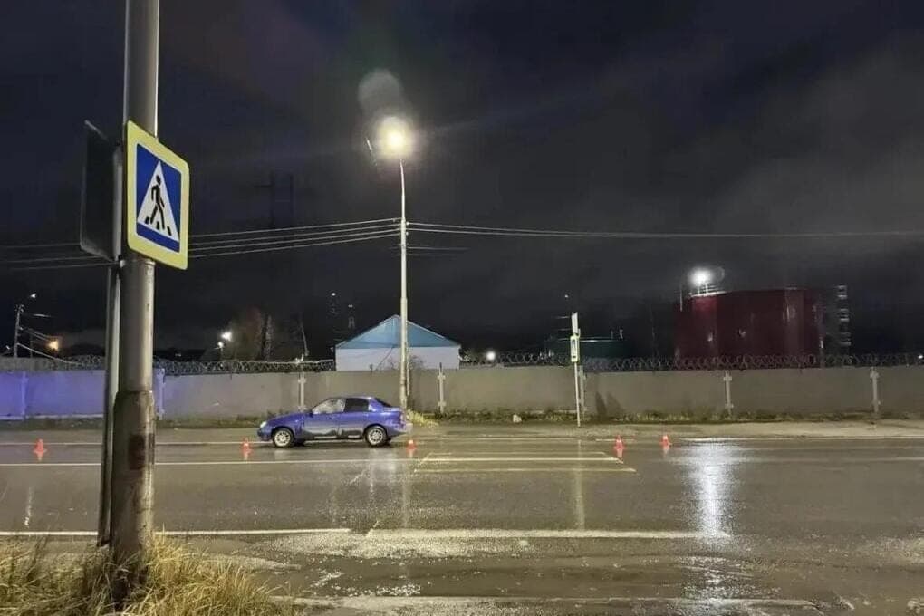 В Сургуте водитель Chevrolet сбил 19-летнего пешехода на переходе