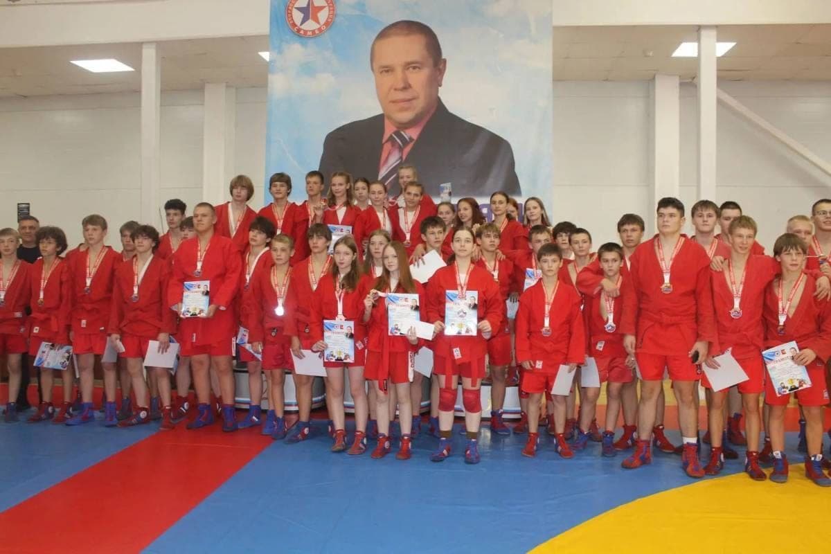 More than 350 young sambists from ten regions of the country gathered at the tournament in Vologda