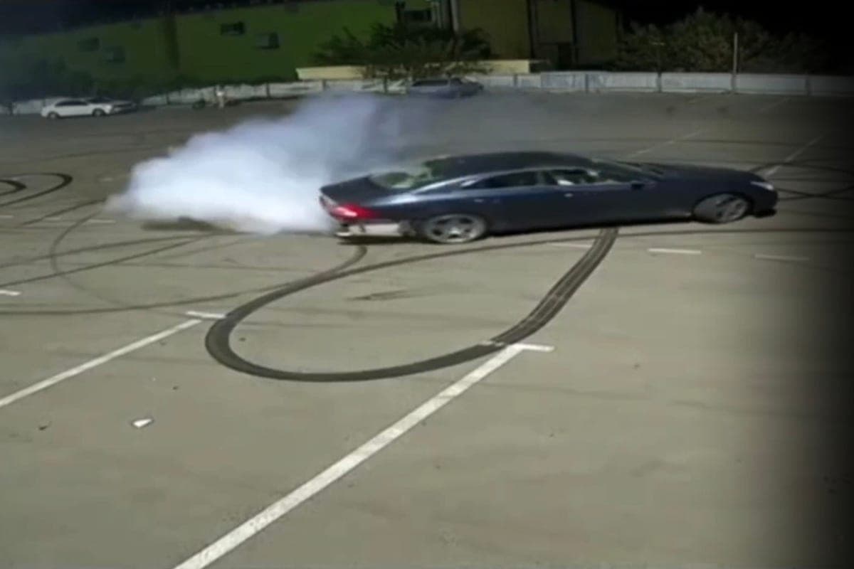 A few days before the 18th birthday, the young man staged a drift in the parking lot of the shopping center in Krasnodar