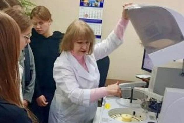 Школьники совершили экскурсию по женской консультации в Дедовичах