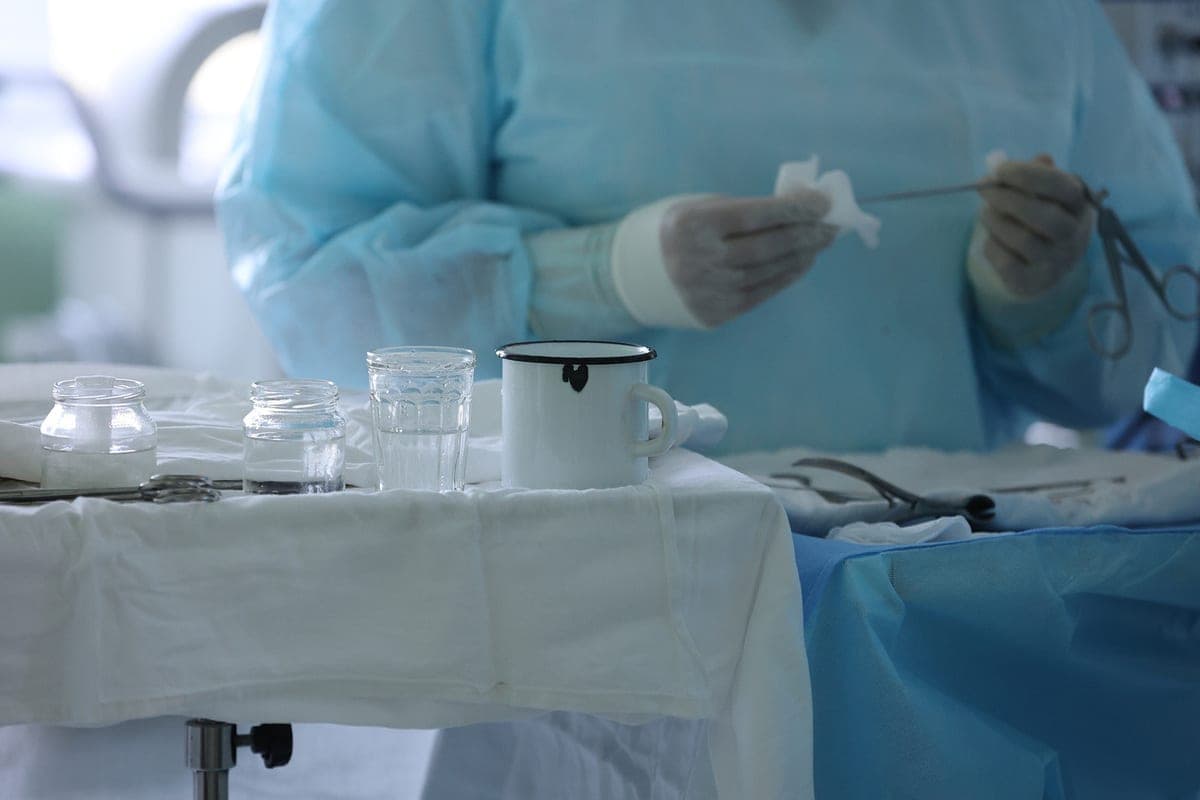 Chelyabinsk heart surgeons rescued a man with a huge abscess, crushed the heart