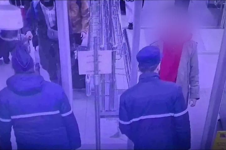 An elderly businesswoman from St. Petersburg gave 1.7 million rubles to a fraudster from Kamchatka