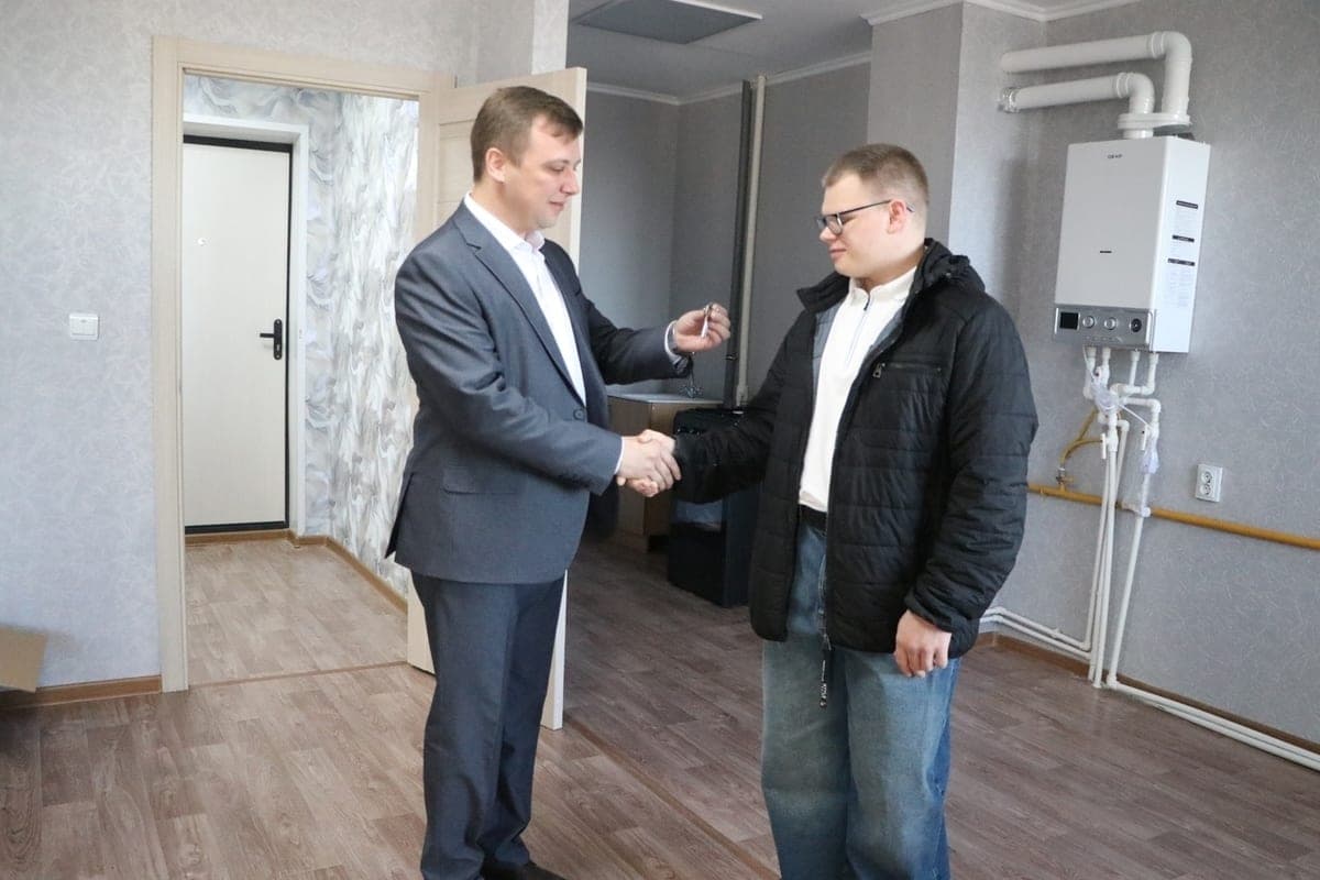 Six orphans in the Ryazan region received keys to their own apartments