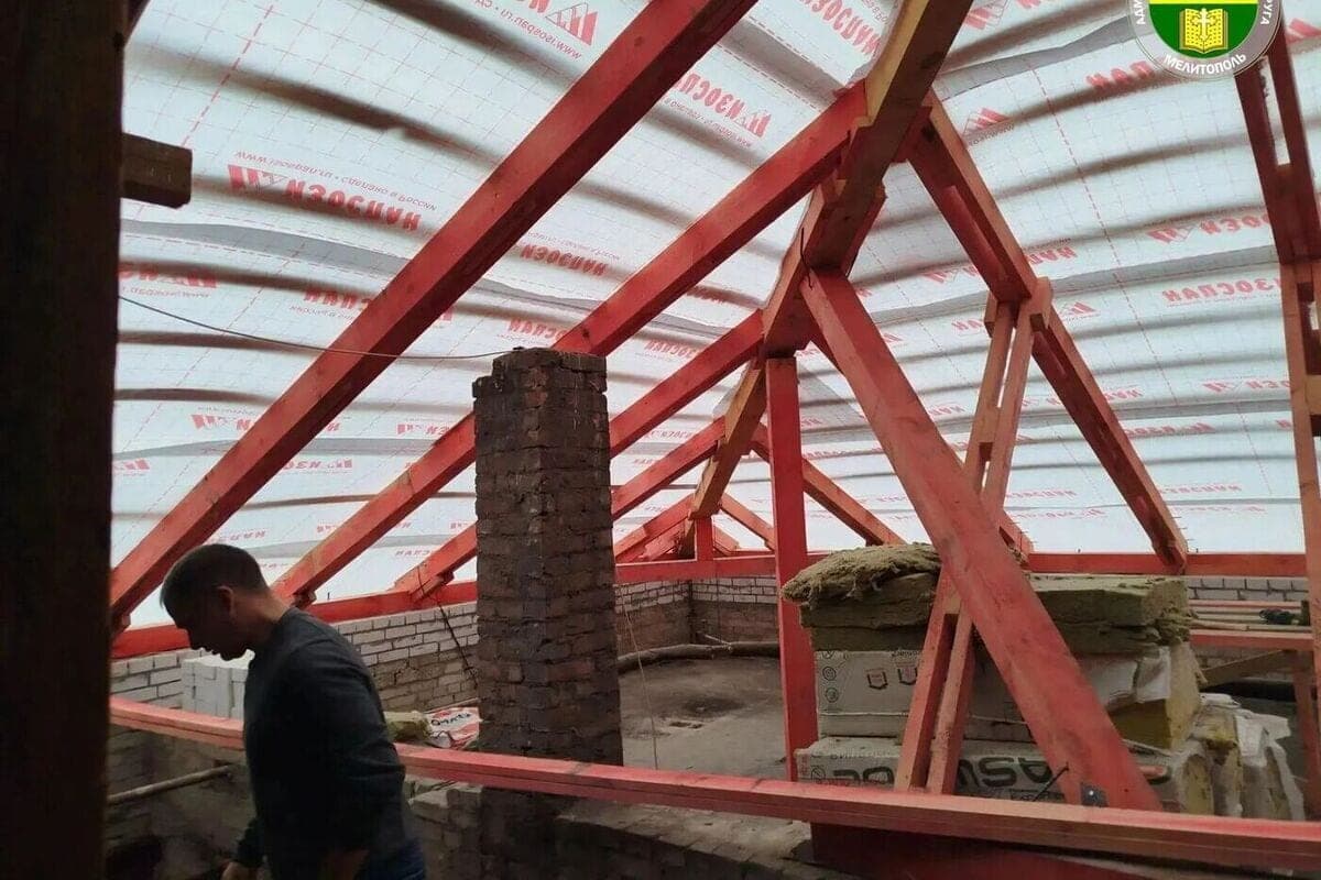 Arkhangelsk region strengthens the roof of the house in Melitopol