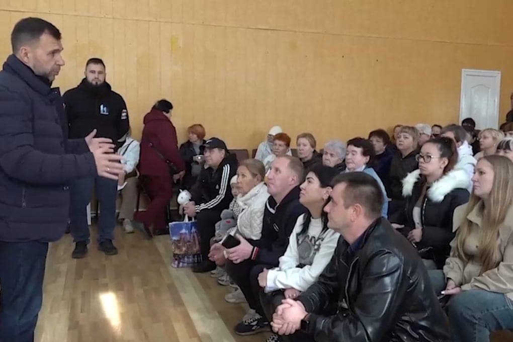 Жителям микрорайона Азотный в Донецке пообещали новые объекты благоустройства