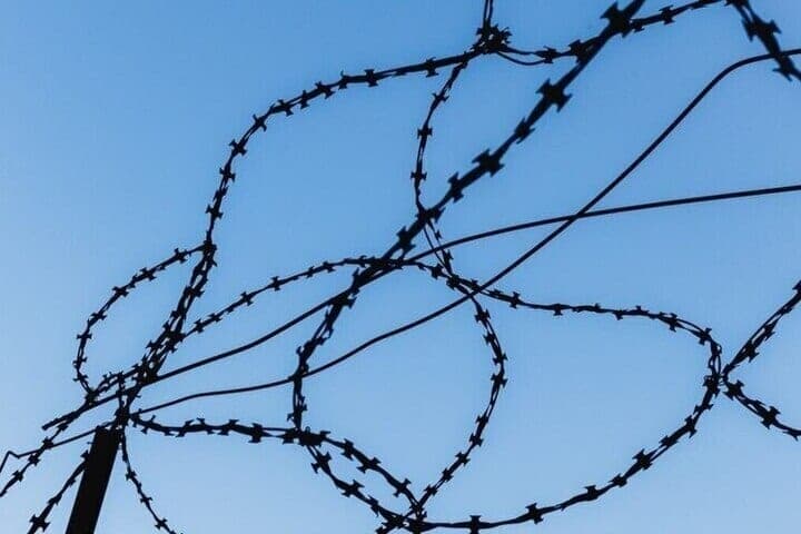 В Долгодеревенском мужчина зарезал соседа за просьбу прекратить беспорядок