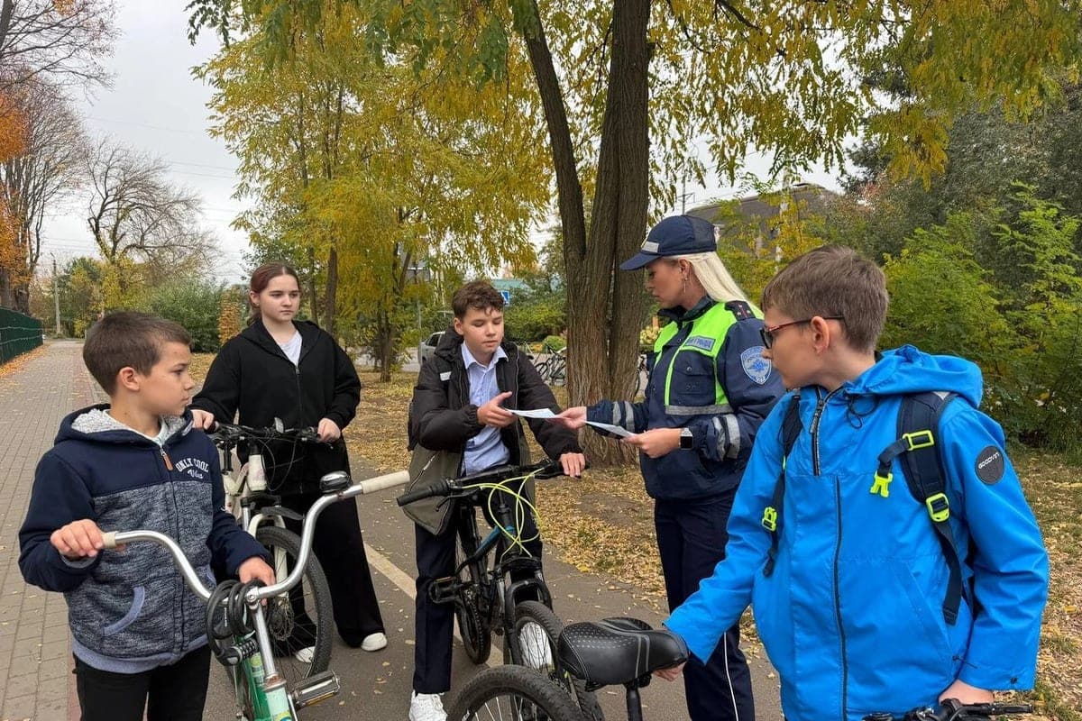 Orel car inspectors reminded children-cyclists rules of driving in autumn