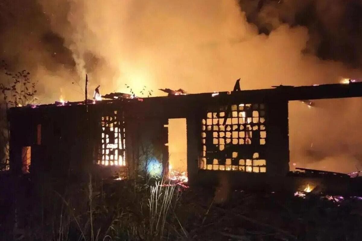 In an abandoned kindergarten in Slate burned one-storey building
