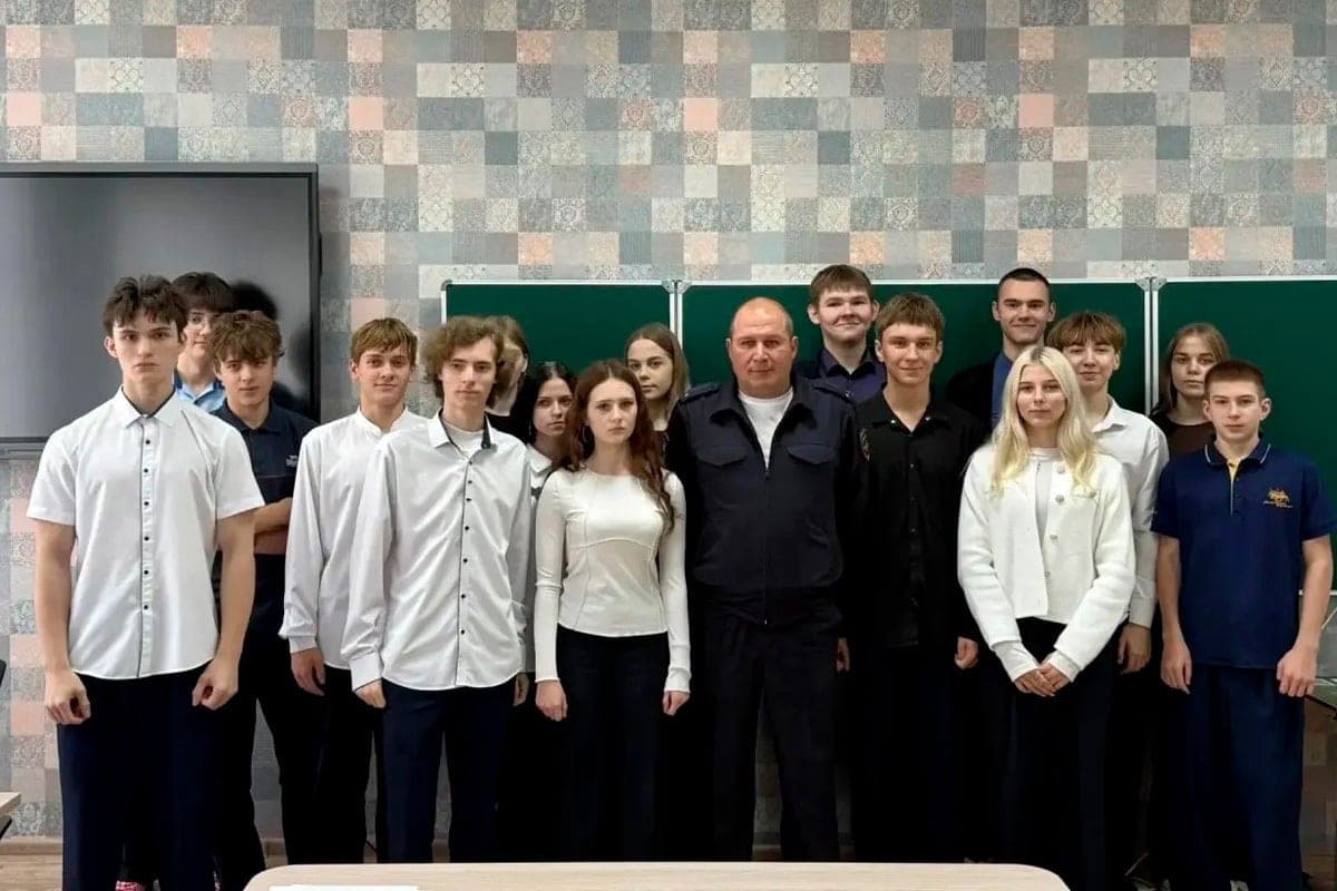 В Брянке школьникам напомнили правила безопасности