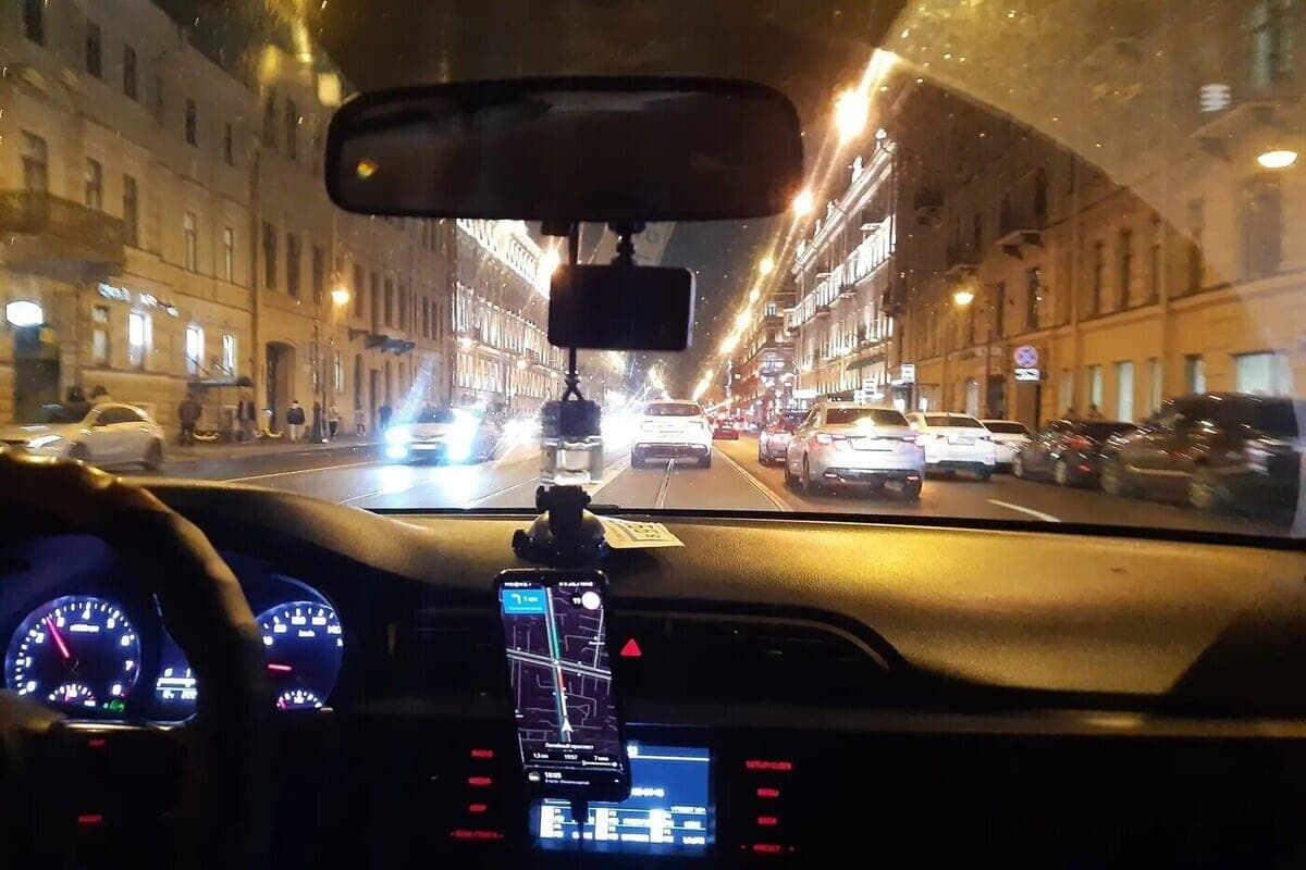 St. Petersburgers can't get home because of broken taxi apps