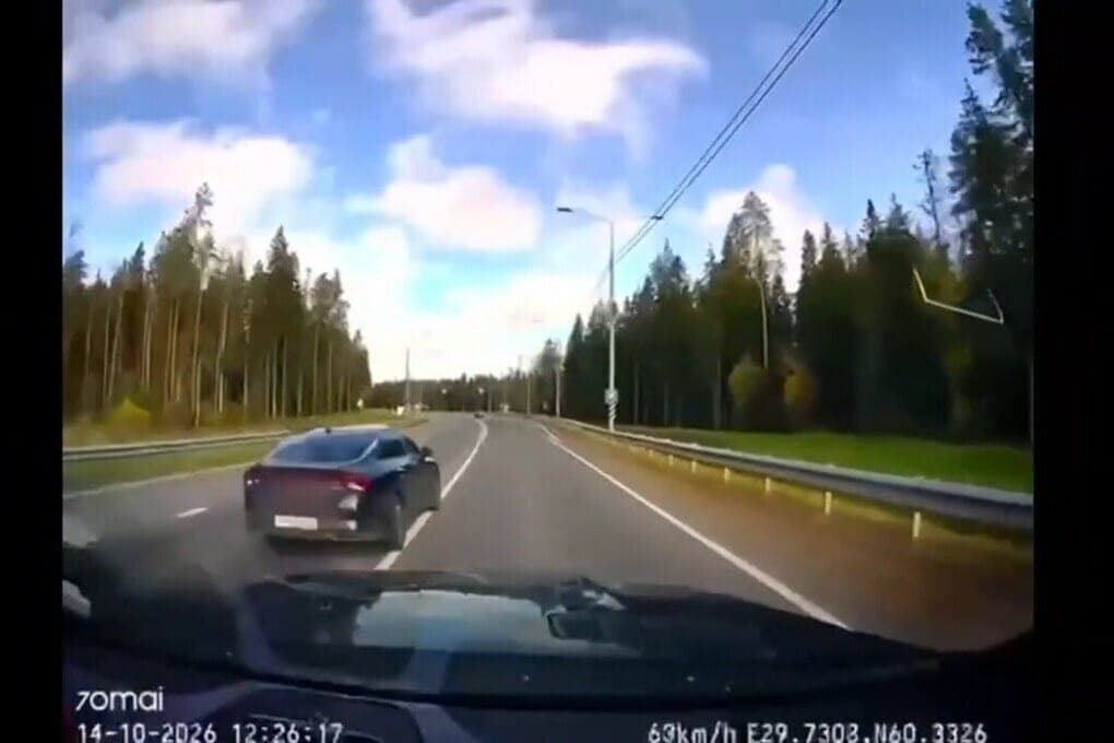 The second for the day a lover of the oncoming lane in St. Petersburg responded for the maneuver