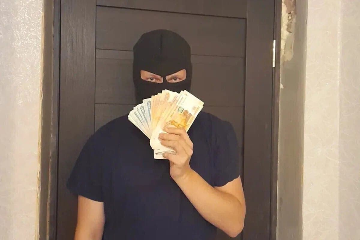 Лжеброкер втянул двух северянок в инвестиции и лишил их 5 миллионов рублей