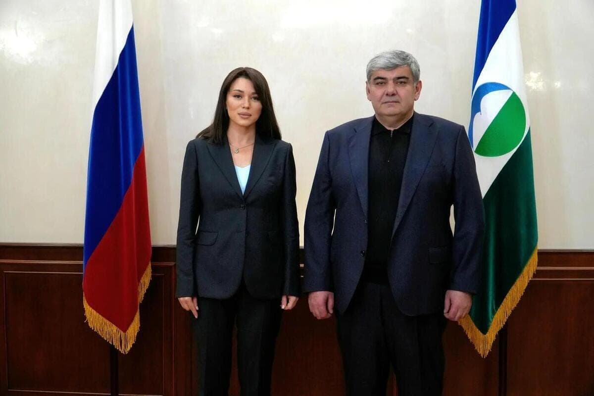 El rector de NCFU ofreció al jefe del CDB un paquete de proyectos para el desarrollo de la república