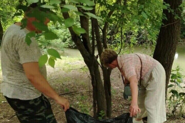Stavropol environmental activists held a Saturday on the banks of rivers and reservoirs of the Kirov district