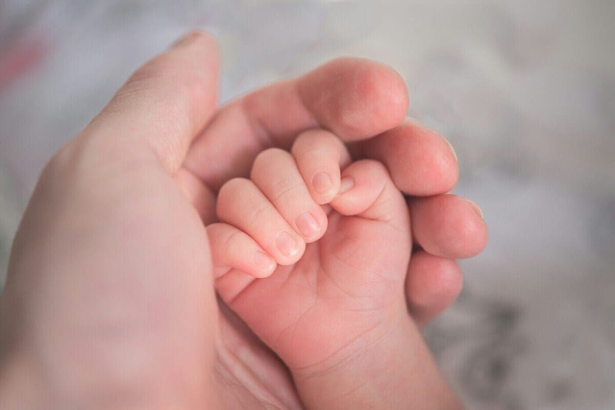 Липецкие родители смогут дольше получать выплаты по больничному с ребёнком