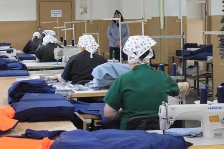 In the Kostroma penal colony installed a machine for sewing buttons