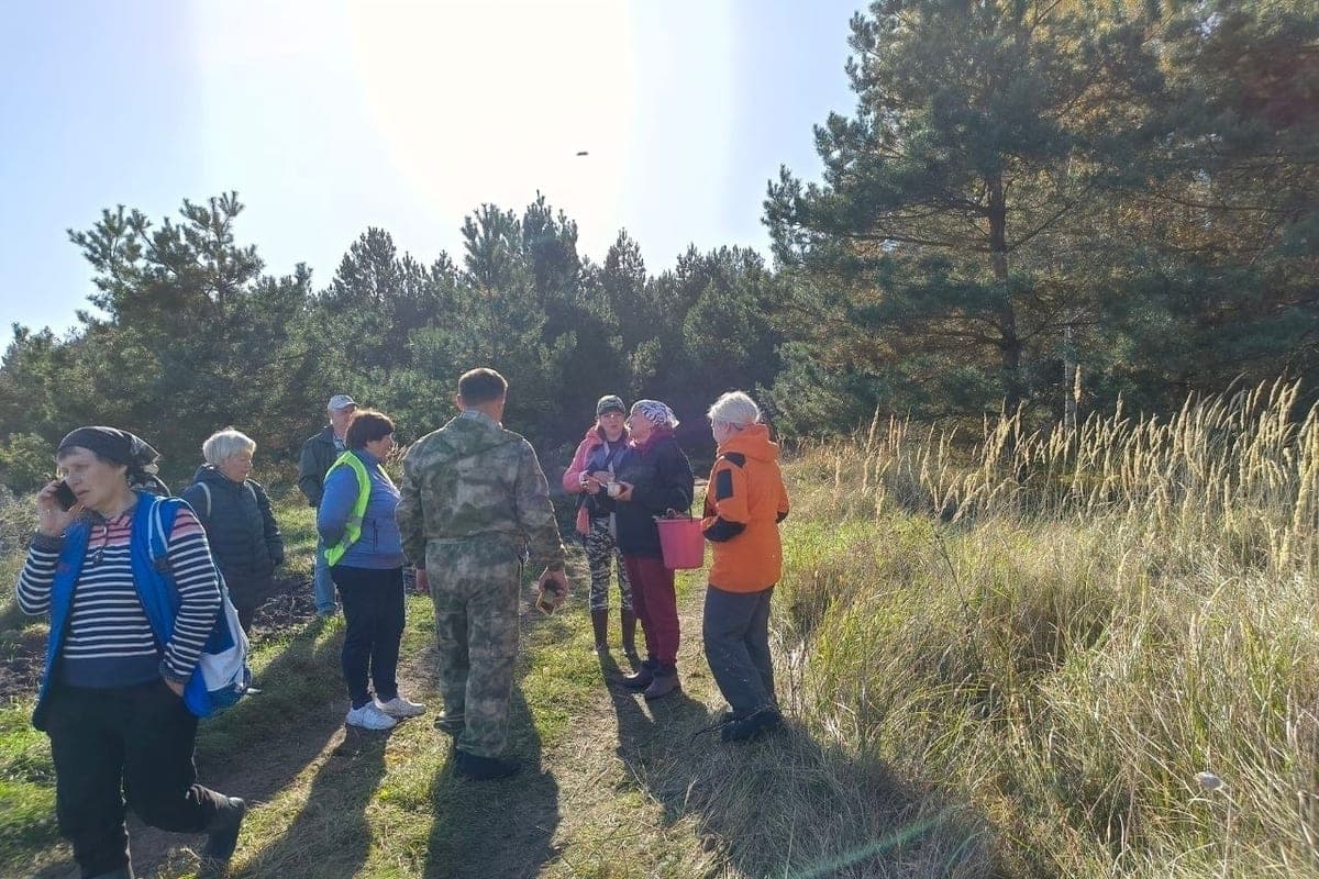 Etwa einen Tag lang im Wald nach Pilzen gesucht Voronezh Rentner