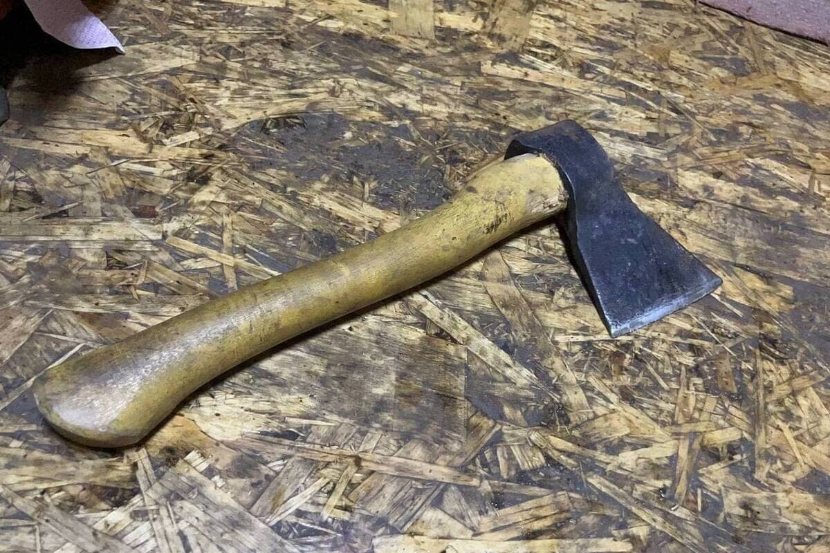 A resident of Barnaul quarreled with a neighbor and threatened to kill her with an axe