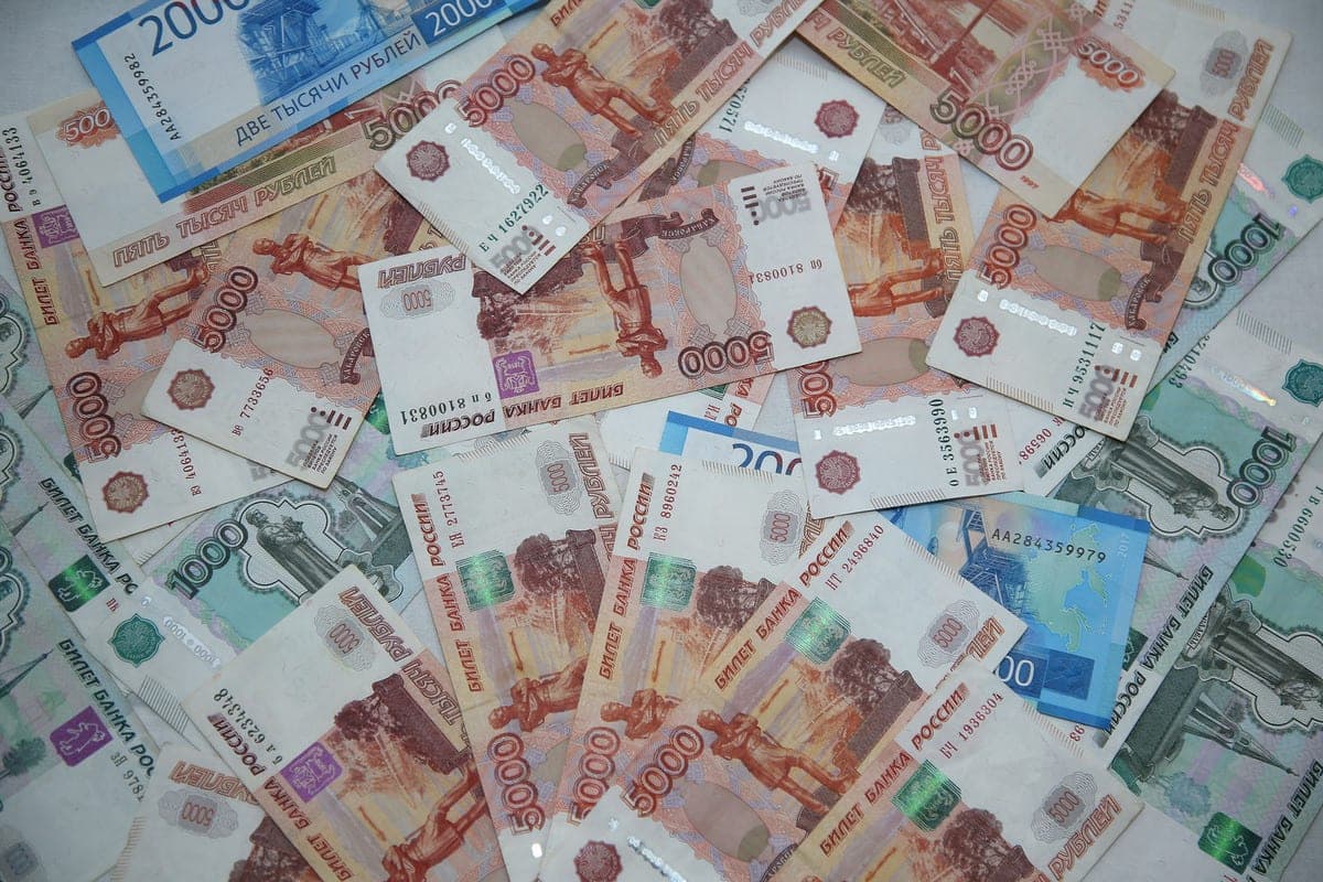 Russen wählen Bargeld: Experten erklären den Trend