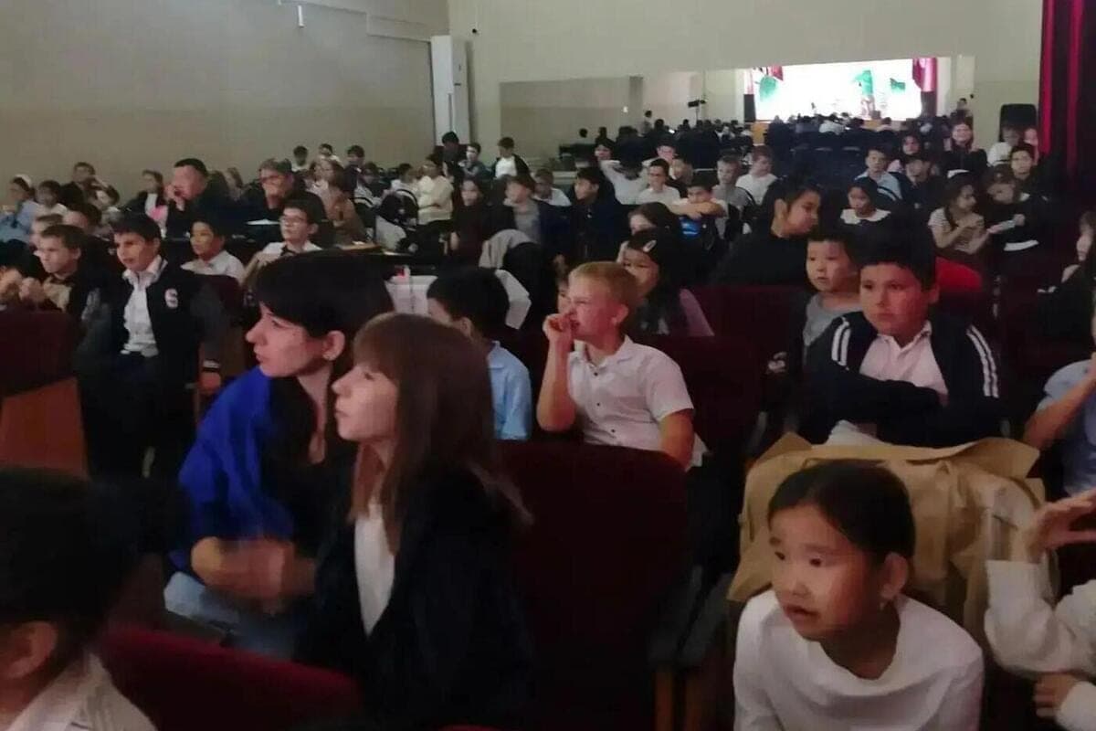 Théâtre de Kalmykia a présenté des spectacles dans les districts