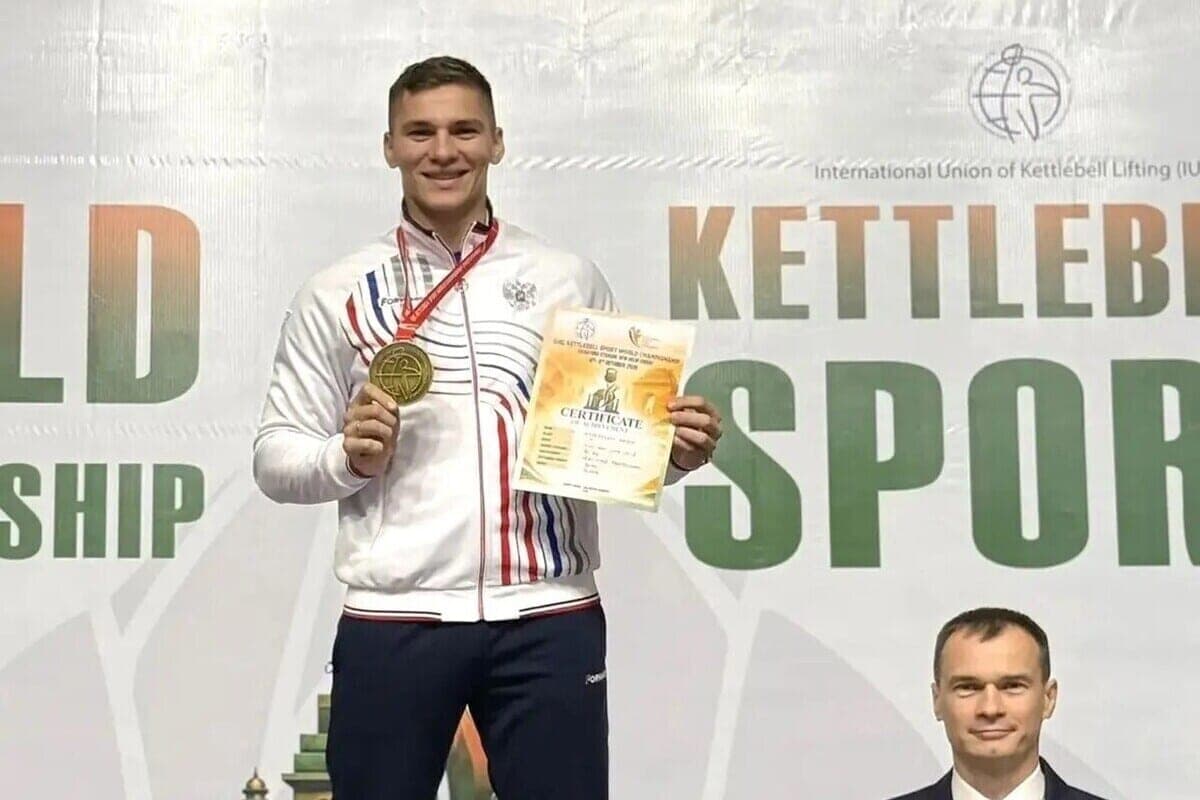 Tomsk rescuer became eight-time world champion in weightlifting
