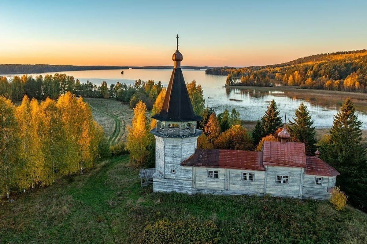 The Orthodox world celebrates today the great feast of the Protection of the Most Holy Mother of God
