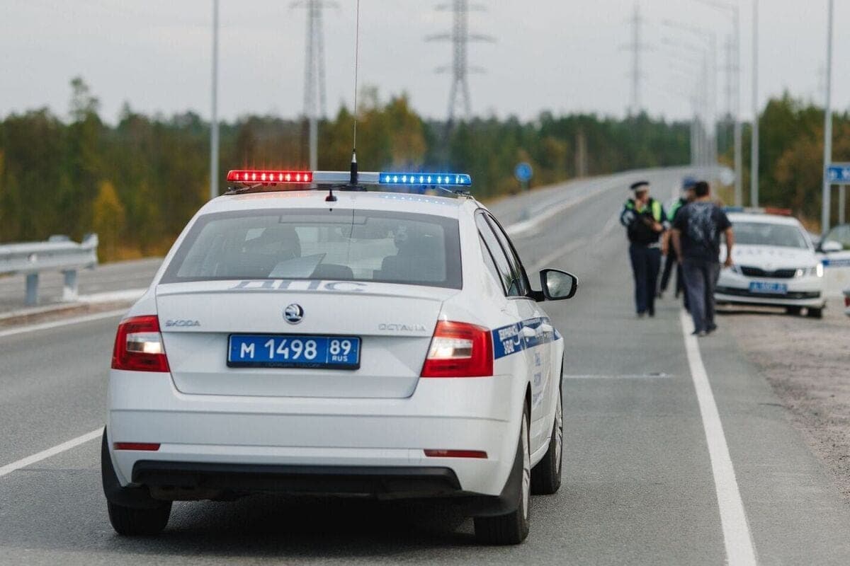 Kia опрокинулась на трассе Сургут — Салехард, водитель попал в больницу