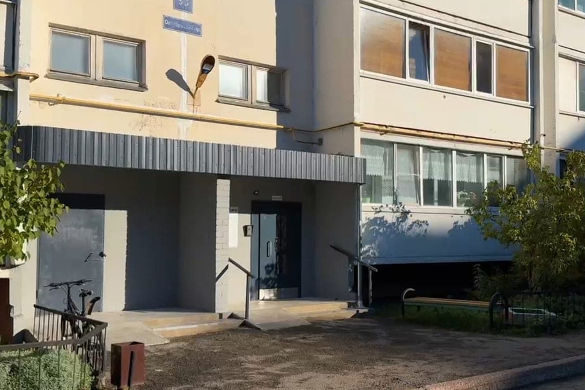 Более 900 входных групп в подъездах обновили в Череповце за этот год