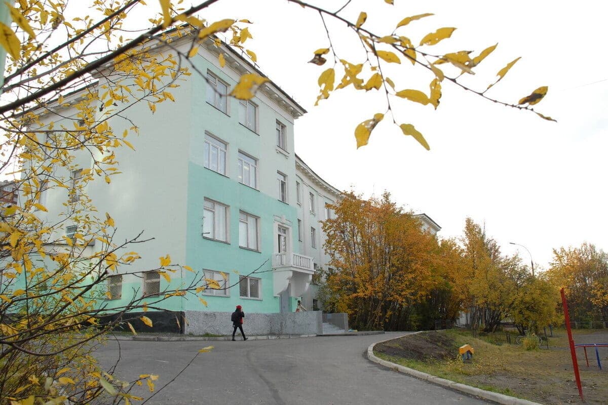 Lebedev congratulated Murmansk Polytechnic Lyceum on its 35th anniversary