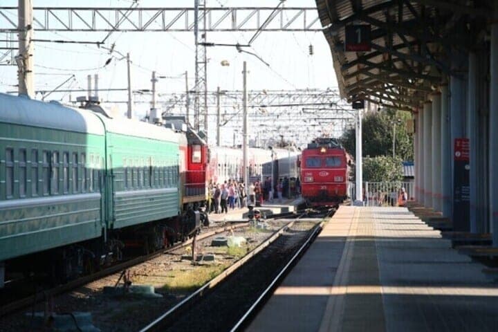 In Astrakhan check the temperature of arriving at the station and at the airport