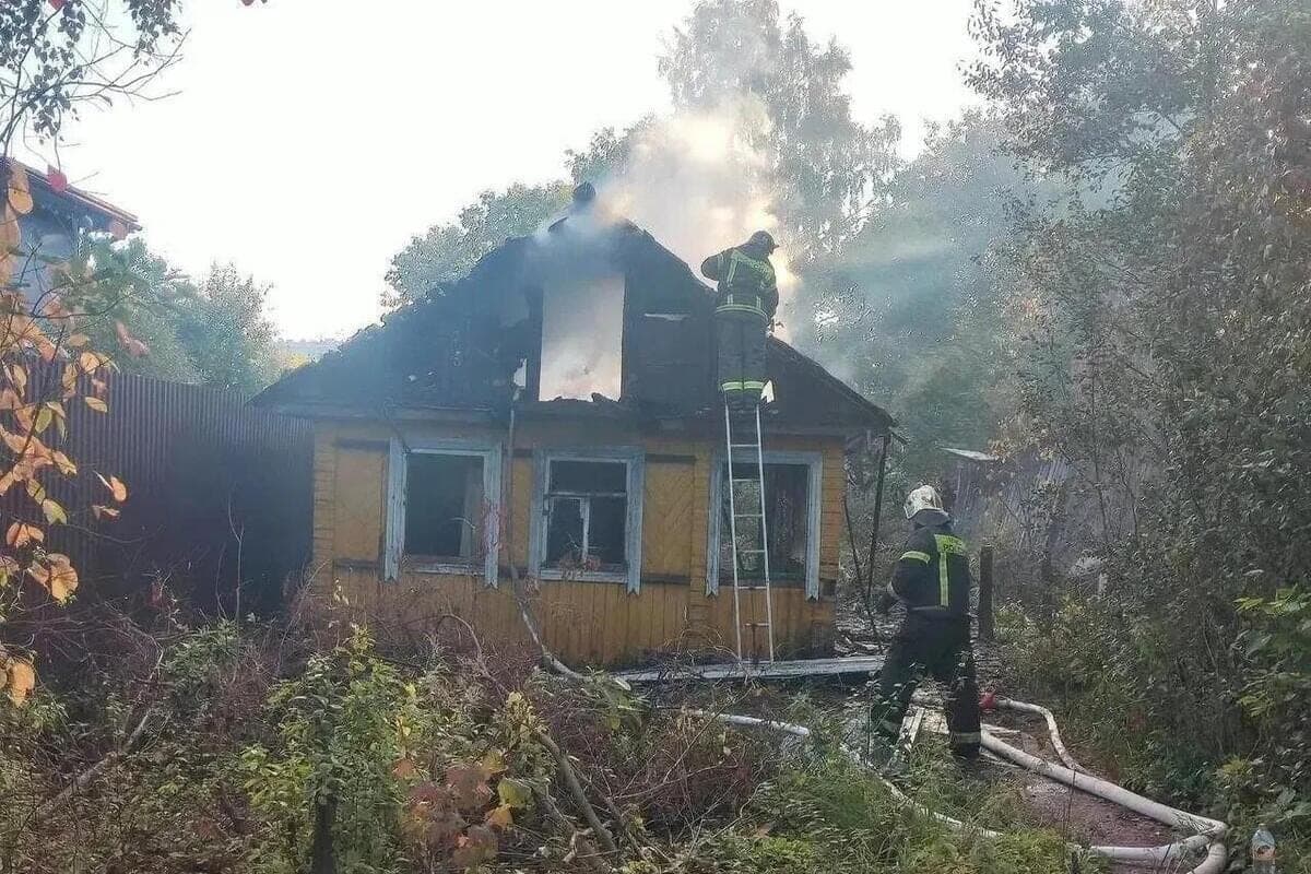 On duty day of Leningrad rescuers: 11 fires, 6 accidents and search in the forest