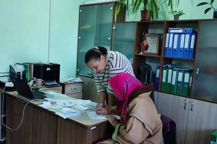 Residents of the Tavrychansk territorial department were helped with the execution of documents