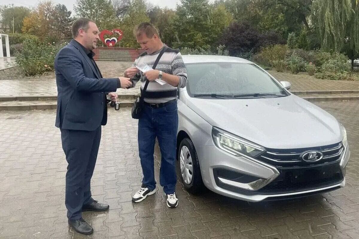 The family of the deceased head of the PEC Tokmak district handed over the car