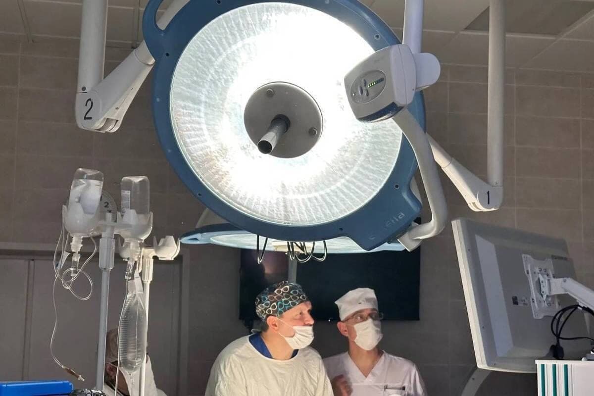 Les médecins Riazan ont d'abord utilisé de nouveaux équipements pour éliminer l'adénome